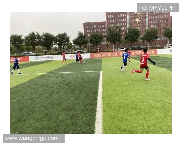 手绘足球少年追梦之旅展现青春热血与梦想的交织 手绘足球少年追梦之旅展现青春热血与梦想的交织